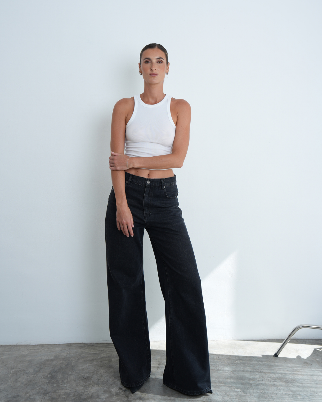 THE LINE | Tall High-Waist Wide Leg Jeans für große Frauen in Dark-Grey