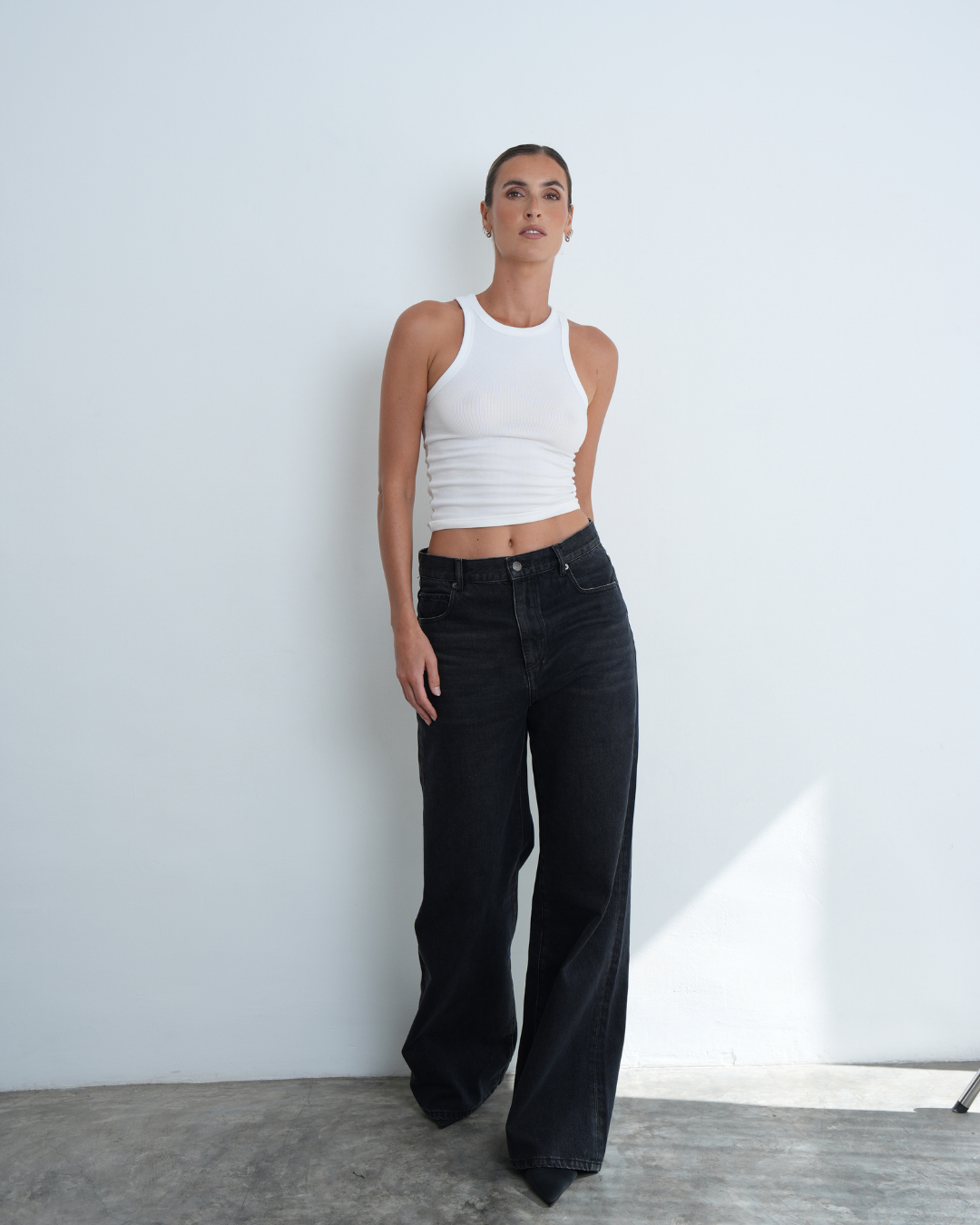 THE LINE | Tall High-Waist Wide Leg Jeans für große Frauen in Dark-Grey