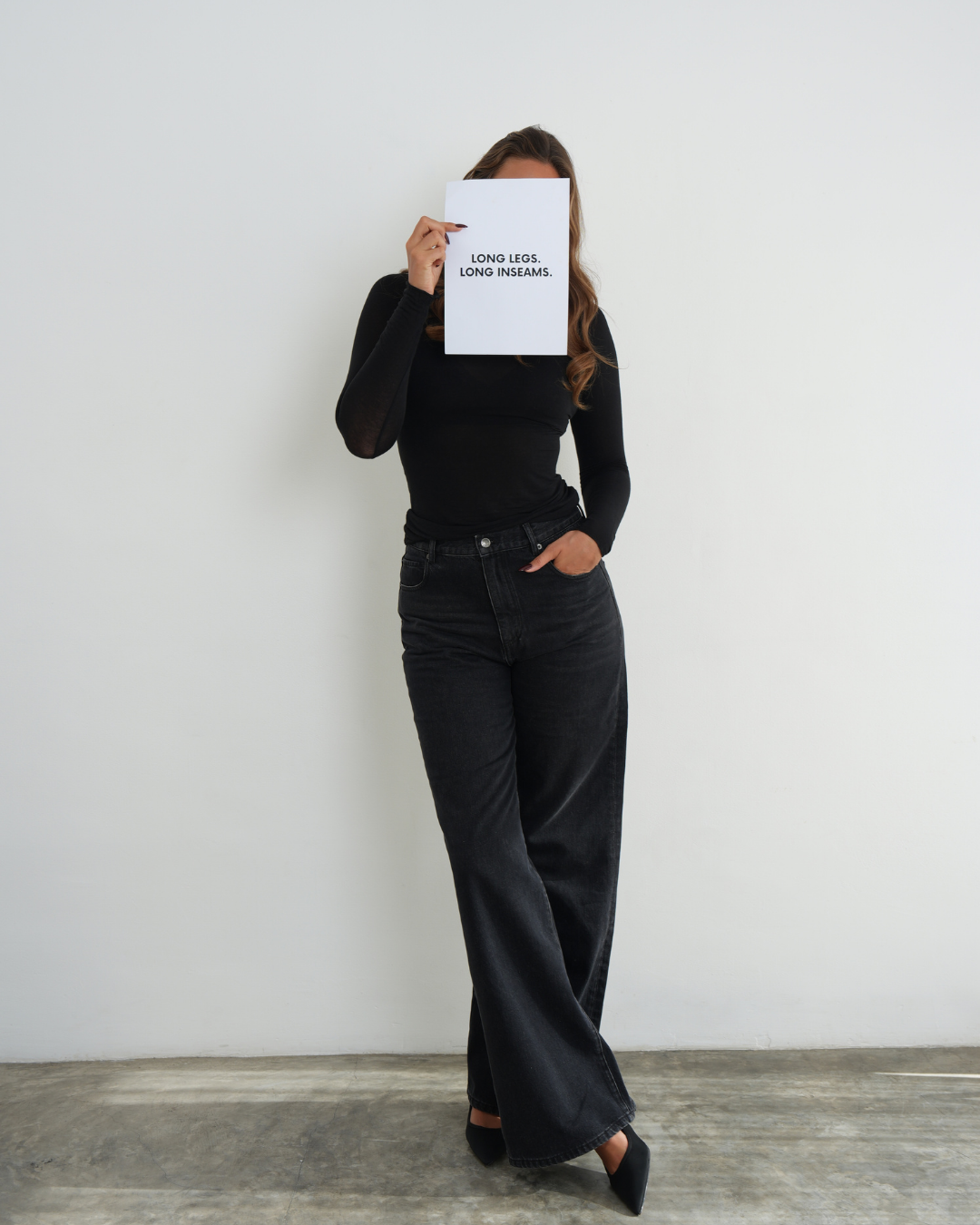 THE LINE | Tall High-Waist Wide Leg Jeans für große Frauen in Dark-Grey