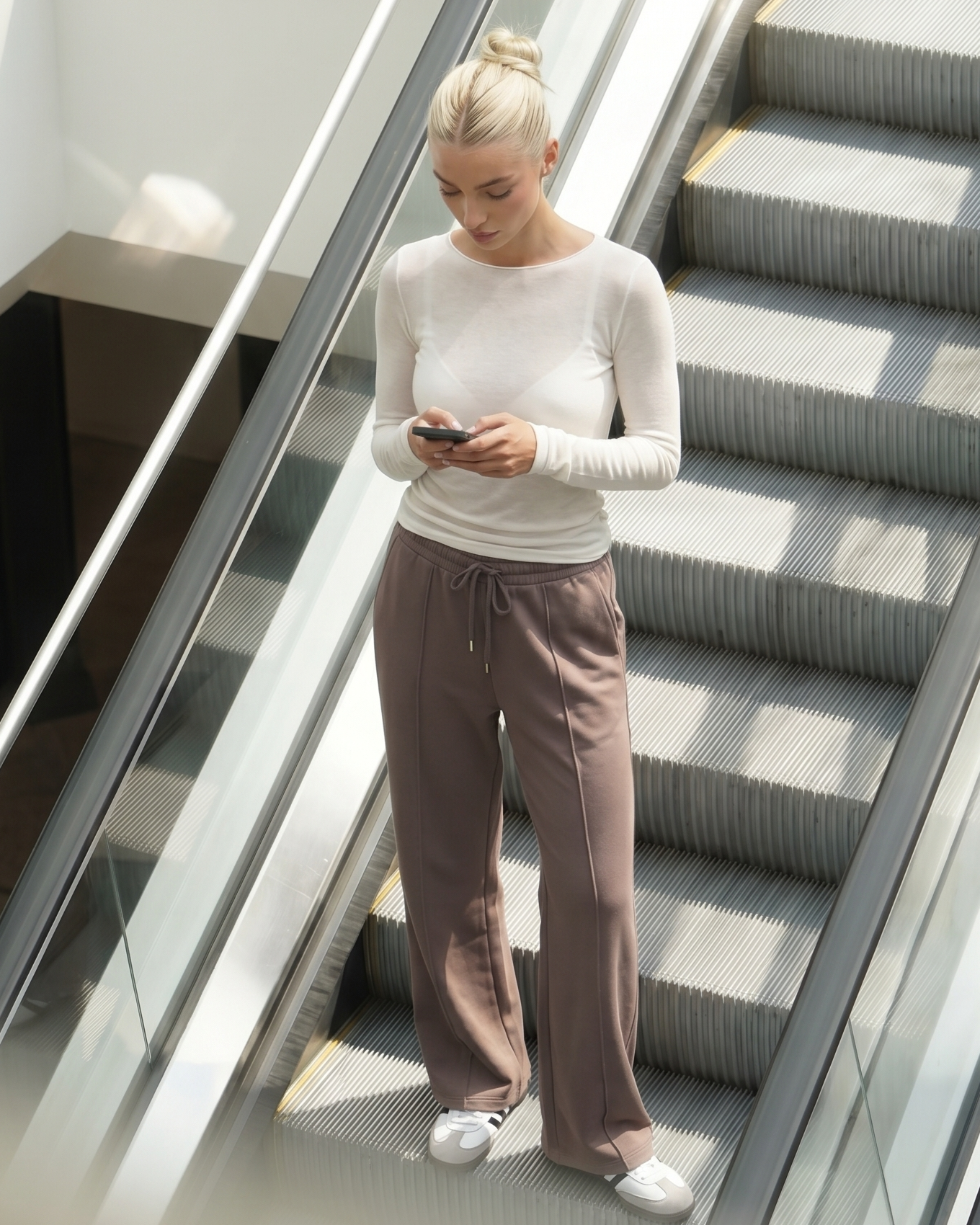 tlr-tall-jogginghose-mode-fuer-grosse-frauen-taupe