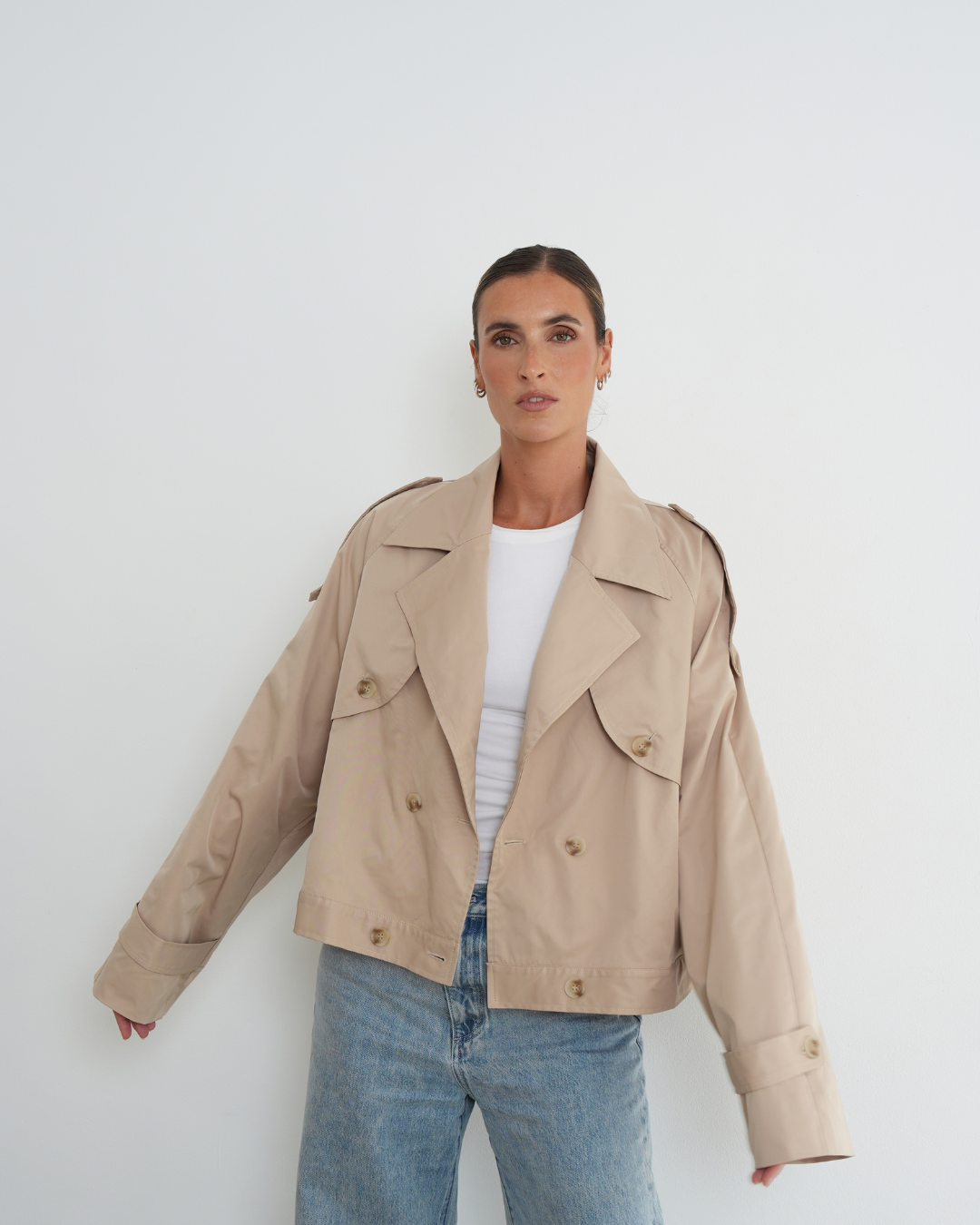 Cropped Trench Beige – oversized Trenchcoat für große Frauen