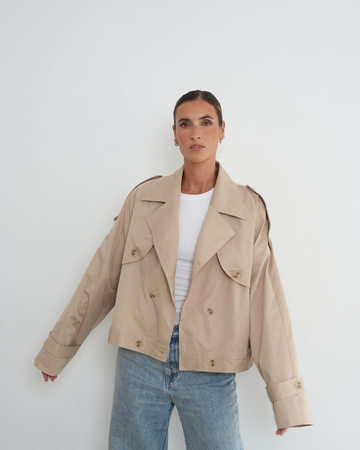 Cropped Trench Beige – oversized Trenchcoat für große Frauen